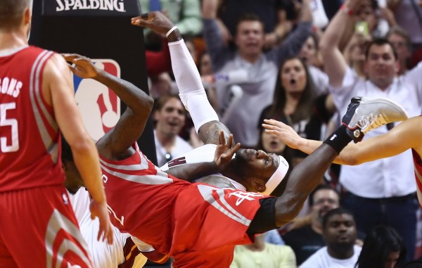  里昂主场遭遇争议判罚憾负于里尔